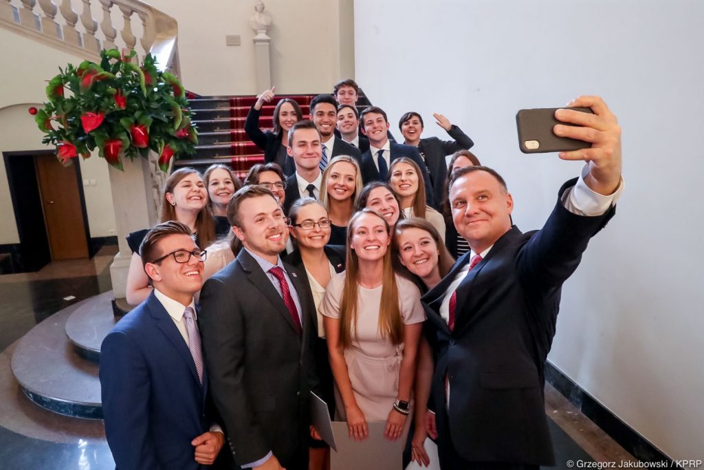 Callie Lindsay and the rest of the engineering & management program taking a selfie with Andrzej Duda, the president of Poland